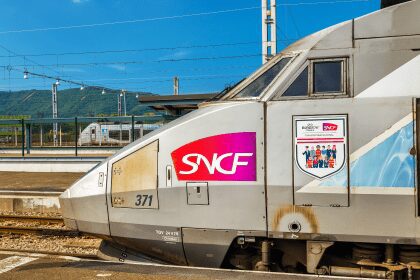 Speranta TV | Atenţionare de călătorie în Franţa. Circulaţie feroviară, transport public şi zboruri perturbate vineri de grevă generală