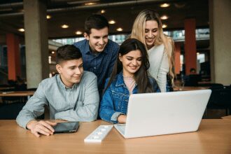 Speranta TV | Bursele sociale pentru studenţi vor creşte de la 580 la 900 de lei în acest an universitar
