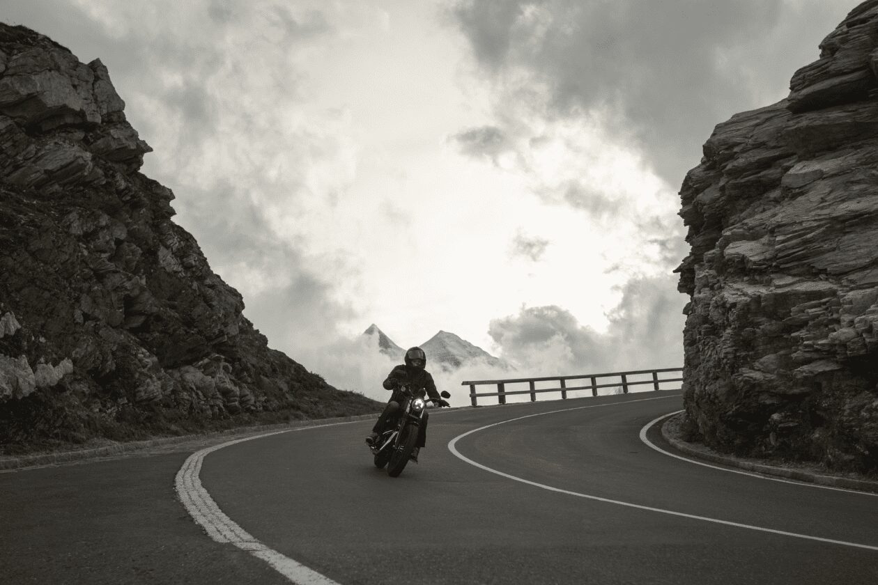Speranta TV | Senatul a adoptat legea prin care permisul de conducere eliberat pentru categoria B este valabil şi în cazul anumitor tipuri de motociclete
