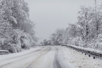 Speranta TV | Prima zăpadă din această toamnă pe Transfăgărăşan. Stratul are 15 centimetri la Bâlea Lac