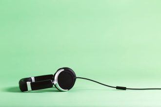 Speranta TV | Black Friday vine cu reduceri la o gamă largă de produse dar și cu servicii de curierat mai scumpe. Atenție la capcanele online!