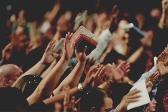 Speranta TV | INFLUENȚA CULTURII ASUPRA BISERICII | Biserica Evanghelizează, sau este Evanghelizată de Lume?
