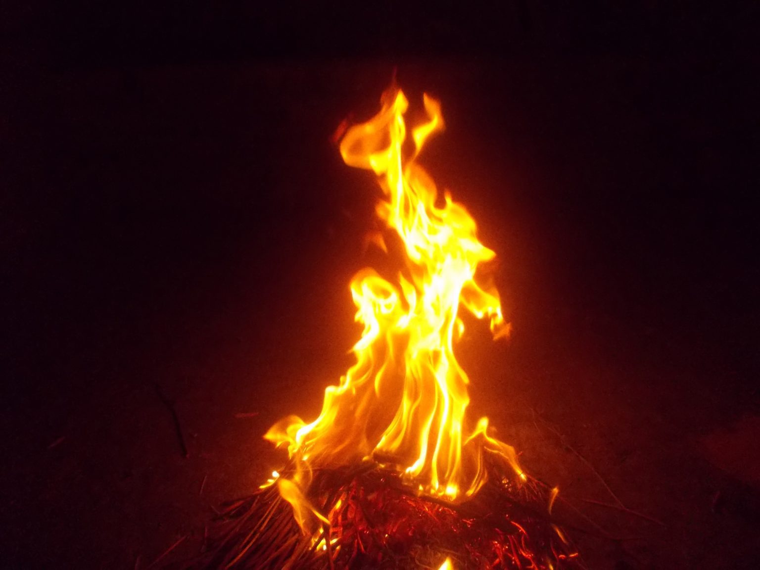Speranta TV | Incendiu la „Ferma Dacilor”. IGSU cere ISU Prahova un raport despre controalele şi sancţiunile aplicate la pensiune