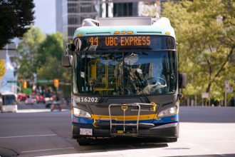 Speranta TV | Primele 2 dintre cele 100 de autobuze electrice cumpărate cu bani europeni circulă în Capitală