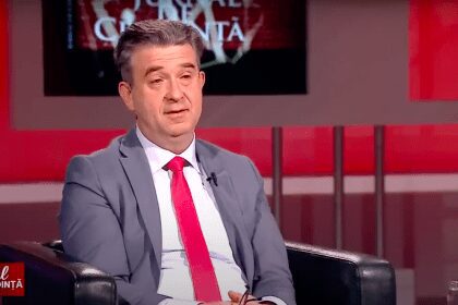 Speranta TV | Jurnal de credinta - Mi-am dorit sa fiu preot, dar parintii nu au fost de acord! - Invitat: Razvan Kadar
