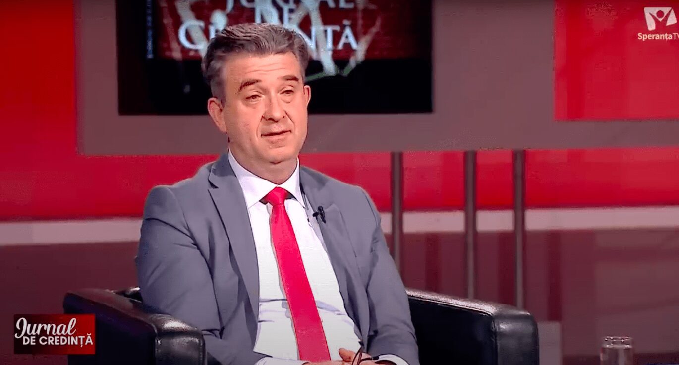 Speranta TV | Jurnal de credinta - Mi-am dorit sa fiu preot, dar parintii nu au fost de acord! - Invitat: Razvan Kadar