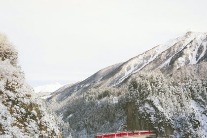 Speranta TV | Primul tren cumpărat de România în ultimii 20 de ani va intra în circulaţie cu călători pe 20 noiembrie