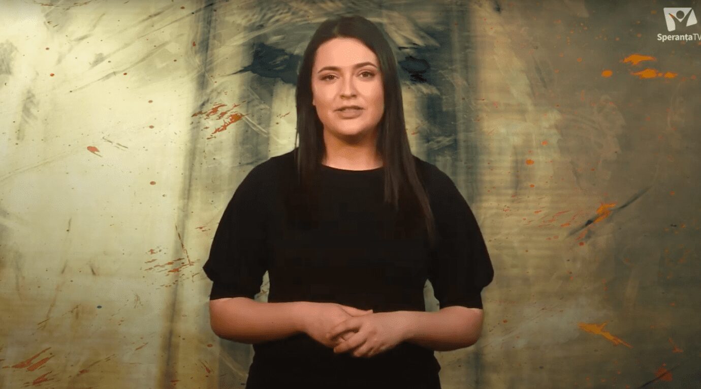 Speranta TV | Arta conectata la Divin - Peisaj cu castel in ruina si biserica