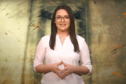 Speranta TV | Arta conectata la Divin - Krishna ridica muntele Govardhan