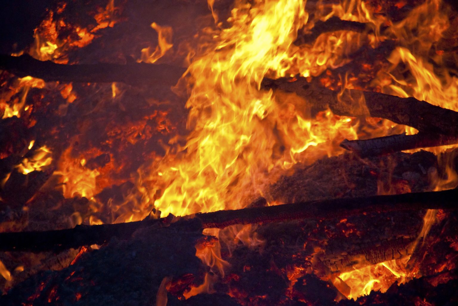 Speranta TV | Explozie la CET Vest din Capitală. Trei transformatoare electrice au luat foc