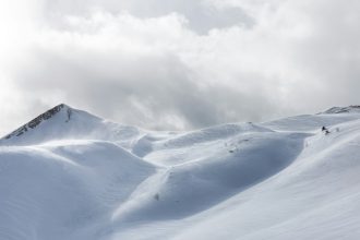 Speranta TV | ANM: Cod galben de intensificări ale vântului, ninsori moderate şi viscol în zona montană înaltă până luni dimineaţa