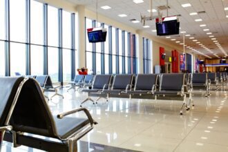 Speranta TV | România, în Schengen cu frontierele aeriene şi maritime. Primii călători care nu au mai stat la coadă pentru verificarea actelor, pasagerii din cursa de la Viena