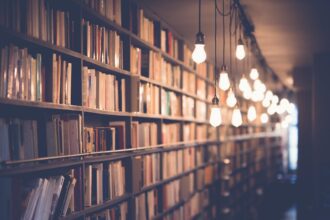 Speranta TV | Aranjarea bibliotecii, adusă la rang de artă: Cum pot aranja cărțile favorite