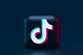Speranta TV | Platforma TikTok, folosită în China în scop educativ, în restul lumii acuzată de spionaj și propagandă și interzisă pe telefoanele de serviciu