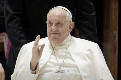 Speranta TV | Lumea religioasă azi - Posibila alianță între islamismul radical și ortodoxia rusă? / Gaza: Consiliul Mondial al Bisericilor condamnă atacul mortal asupra lucrătorilor umanitari / Papa, „patriarhul Occidentului”: O alegere în numele preocupării ecumenice - Invitați: Lucian Floricel, Janina Mihalache, Benone Lupu