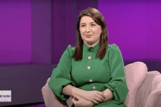 Speranta TV | Conexiuni - Rolul diplomației în comunicare - Invitați: Alma Vasilescu, Cătălin Strîmbu