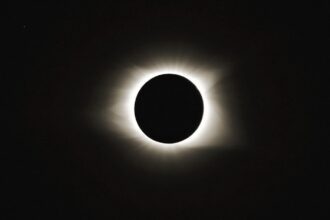 Speranta TV | Eclipsa totală de soare, urmărită de milioane de oameni. 4 minute și 28 de secunde de întuneric