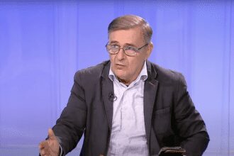 Speranta TV | În obiectiv - Războiul din Ucraina – un război fără ieșire? / Viktor Orban și „redefinirea” parteneriatului cu NATO / Orban spune că Vestul se pregătește de război / FSB critică acordul de securitate dintre R. Moldova și UE / Roubini confirmă avertismentele din economie / Guvernul are datorii, dar crește salariile / Războiul economic SUA vs. China. Pierde China? - Invitați: Norica Nicolai, Valentin Ionescu - Realizator: Alexandru Natsis