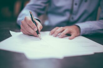Speranta TV | Românii sunt printre europenii cu cel mai mare număr de ore lucrate săptămânal, arată Eurostat