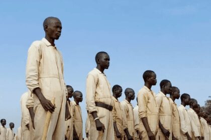 Speranta TV | Lumea religioasă azi - Persecuție în mijlocul războiului civil: dubla povară a creștinilor din Sudan / Răscoala călugărițelor din Belorado s-ar putea sfârși cu schismă. Nici Vaticanul n-ar putea opri consecințele / „Îmi oferă un echilibru frumos”: înotătorul britanic Adam Peaty vorbește despre credința sa - Invitați: Valeriu Petrescu, Janina Mihalache, Cristian Dobra
