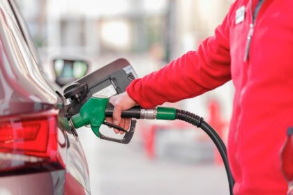 Speranta TV | Carburanţii s-au scumpit din nou. Plătim între 7 și aproape 8 lei pentru un litru de benzină sau motorină