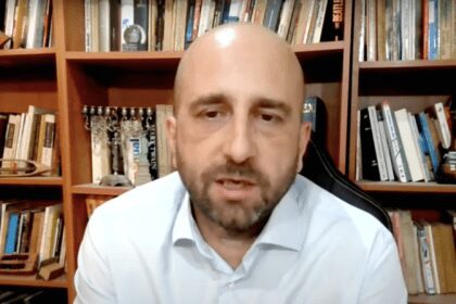 Speranta TV | Lumea religioasă azi - „Oamenii zeului” din India: Cum un sistem rigid de caste a creat un nou tip de zeitate / SUA: jucător de baseball botezat pe stadion după meci / Un milion de mame condamnă seria Disney+ „Războiul Stelelor” care prezintă un grup de vrăjitoare lesbiene care procreează - Invitați: Valeriu Petrescu, Cristian Dobra, Benone Lupu