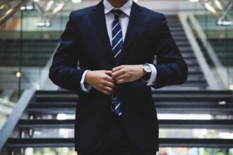 Speranta TV | Românii sunt pe ultimele locuri în Europa la numărul anilor petrecuţi în câmpul muncii. Lucrăm în medie 32,2 de ani