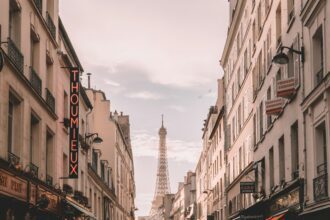 Speranta TV | Delegaţia României la Jocurile Olimpice a ajuns la Paris la bordul aeronavei „Nadia Comăneci”