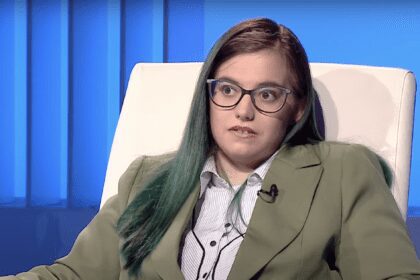 Speranta TV | Oameni și povești - Dupa moartea mamei a invins anxietatea scriind poezii (I) - Invitat: Flavia Foltoș