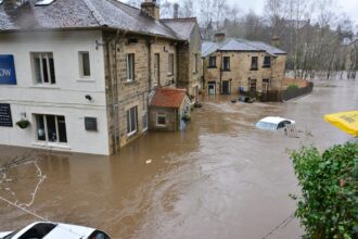 Speranta TV | Preşedintele Nicuşor Dan a ajuns la Salina Praid, afectată de inundatii