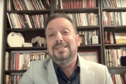 Speranta TV | Lumea religioasă azi - Cruci înlocuite cu imagini cu Xi Jinping în bisericile din China Jumătate dintre preoții catolici nu își respectă jurământul de celibat, potrivit unui teolog Papa deschide un nou ciclu de dezbateri despre viitorul Bisericii Catolice De la baschetbalist NBA la pastor - Invitați: Valeriu Petrescu, Lucian Răcilă, Janina Mihalache