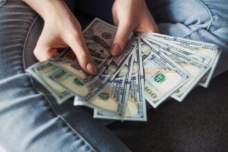 Speranta TV | Un nou mecanism de stabilire a nivelului salariului minim a fost adoptat de Camera Deputaților