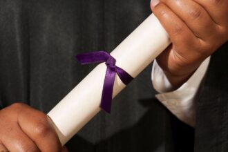 Speranta TV | Diplomele de absolvire pentru învăţământul universitar vor avea cod QR