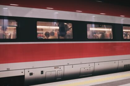 Speranta TV | Un tren care transporta europarlamentari din Strasbourg la Bruxelles a fost evacuat după o explozie