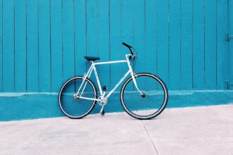 Speranta TV | Bicicleta care produce suficientă energie electrică pentru a încărca un telefon, premiată la Târgul de știință CODE Kids
