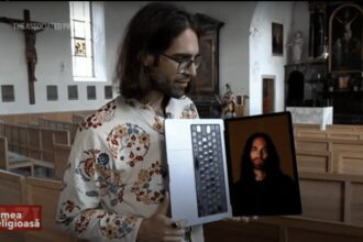 Speranta TV | Lumea religioasă azi - Pomul de Crăciun în formă de cruce, noua tendință TikTok / Ce uită creștinii când se pregătesc să serbeze Crăciunul? / Elveția: O biserică a instalat „un Isus virtual” care răspunde credincioșilor în 100 de limbi / Australia se pregătește să interzică rețelele sociale pentru minorii sub 16 ani - Invitați: Nicu Ionescu, Lucian Răcilă, Janina Mihalache