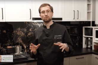 Speranta TV | Arta bucătăriei vegane - Budincă de quinoa cu sos de fructe de pădure