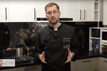 Speranta TV | Arta bucătăriei vegane - Vinete umplute cu legume și ciuperci pleurotus la cuptor