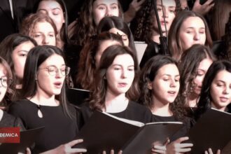 Speranta TV | Academica - Concert umanitar – Corurile reunite Universitatea Adventus & AMiCUS București