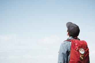 Speranta TV | Studiu World Vision: Patru din zece copii de gimnaziu nu doresc să meargă la liceu, ci să se angajeze. Jumătate dintre liceeni fac mai mult de o oră dus-întors până la şcoală