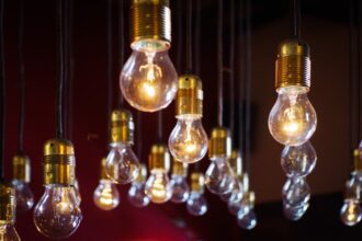 Speranta TV | Guvernul prelungește plafonarea prețului la energie. La electricitate pentru încă trei luni, iar la gaze pentru un an