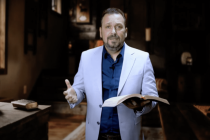 Speranta TV | Deschide Biblia - Cea mai miraculoasă naștere - Lucian Răcilă