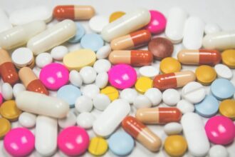 Speranta TV | PRIMER: Stocurile de medicamente existente în România sunt suficiente pentru două luni; aprovizionarea se desfășoară fără disfuncționalități