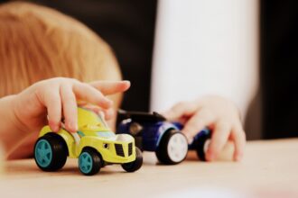 părinţi plecaţi la muncă în străinătate