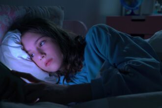 Speranta TV | Adolescenții care merg la culcare mai devreme au performanțe cognitive mai bune
