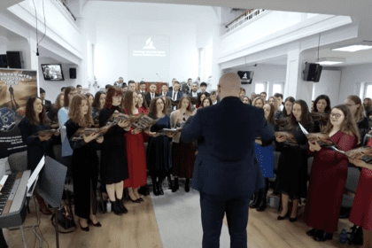 Speranta TV | Răscruce: Prezentare CD comemorativ a zece ani de existență a corului de tineret din Biserica Cluj Central (I)