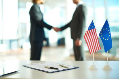 Speranta TV | EDITORIAL: AR TREBUI CREȘTINII "SĂ DEVINĂ POLITICI"?
