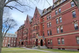Speranta TV | Administrația Trump a interzis complet Universității Harvard să mai aibă studenți străini