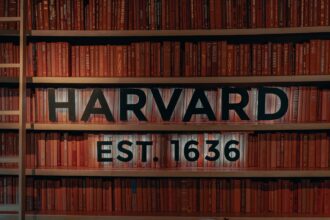 Speranta TV | Ministerul Educației ‘urmărește cu atenție’ situația studenților români de la Universitatea Harvard