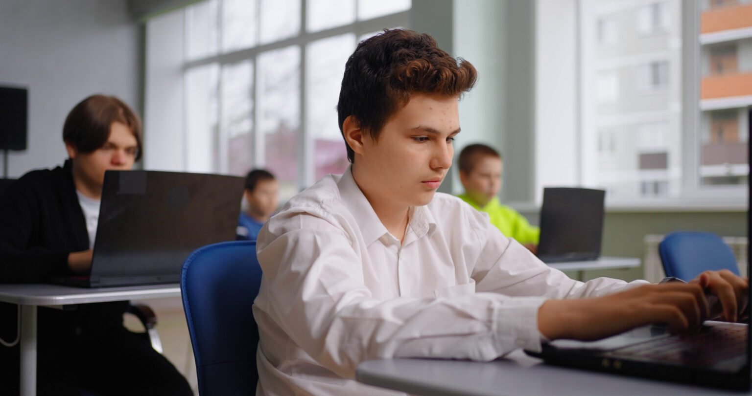 Speranta TV | Marţi începe examenul de Bacalaureat. În premieră, candidaţii îşi vor putea vedea lucrările înainte să depună contestaţii